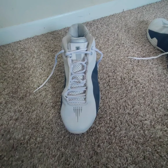 I'm selling the nike shox bb4 white silver navy.